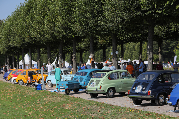 Fiat und Seat 600 in Reih und Glied - 20. ASC Classic-Gala Schwetzingen 2024
