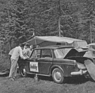 Fiat vs. VW vs. DKW im hobby Super-Test - Beim ersten Camping auf einer idyllischen Bergwiese zeigte sich, dass in den drei Wagen tatsächlich drei Campingausrüstungen untergebracht waren.
