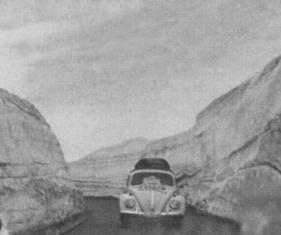 Fiat vs. VW vs. DKW im hobby Super-Test - Ein vollbeladener VW 1200 (1963) auf weiter Flur.