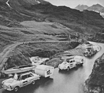 Fiat vs. VW vs. DKW im hobby Super-Test - Über Berg und Tal und über gute und schlechte Strassen führte die Teststrecke. Hier ist die Kolonne auf der Höhe des Flexenpasses.