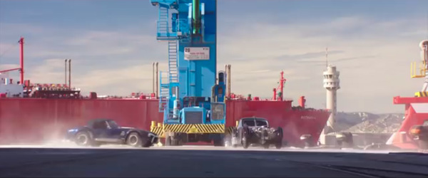 Filmszene 'Overdrive' - Schleudern mit Cobra und Bugatti