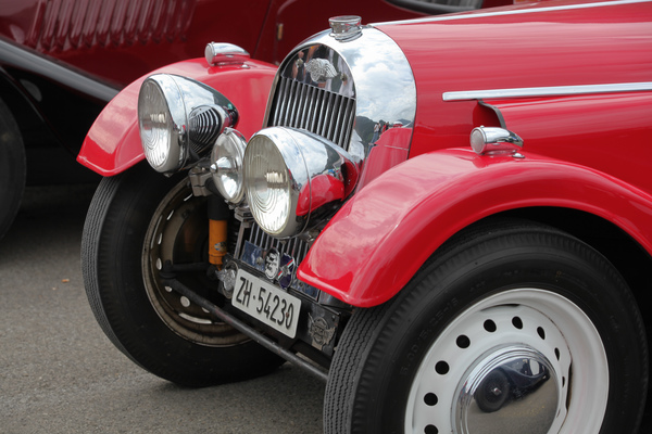 Flachlühler - bis in die Fünfzigerjahre trugen die Morgan-Sportwagen einen flachen Kühler (flat rad) - British Car Meeting Mollis 2017