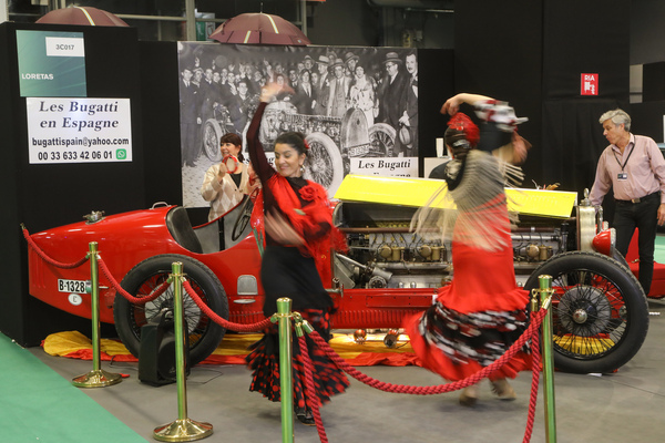 Flamenco-Tanz um den Bugatti aus Spanien - Rétromobile Paris 2024