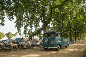 Flanieren im Flandria Pritschen-Bus von Volkswagen - Classic Days Schloss Dyck 2019 Flanieren im Flandria Pritschen-Bus von Volkswagen - Classic Days Schloss Dyck 2019