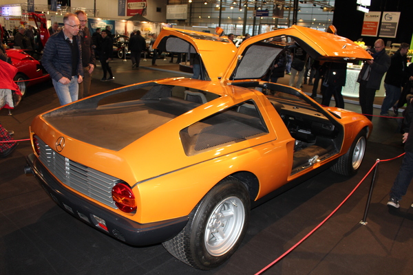 Flügeltüren galten in der Keilform-Epoche als chic - Bremen Classic Motorshow 2016