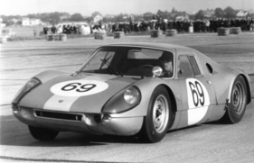 Flugplatzrennen Wien-Aspern 1965: Gerhard Mitter gewinnt im Porsche Carrera GTS