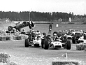 Fly & Drive - 1969 kracht es in München-Neubiberg bei der Formel 3 gleich in der Startrunde
