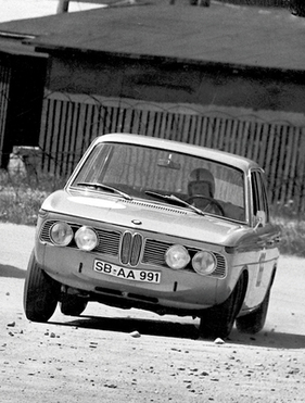 Fly & Drive - BMW 1800 beim Flugplatzrennen Trier 1966