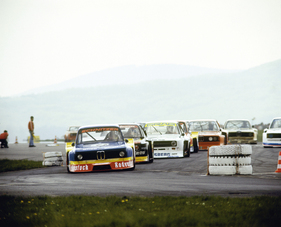 Fly & Drive - BMW 2002 Turbo beim DRM-Lauf in Kassel-Calden 1977