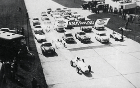 Fly & Drive - Schnappschuss aus der Frühzeit der Pferdsfeld-Flugplatzrennen 1959