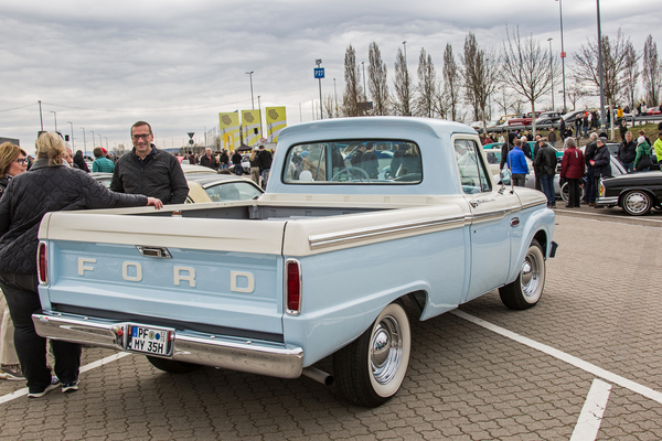 Ford 100 Custom Cab – Retro Saisonauftakt 2025