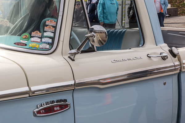 Ford 100 – Veranstaltungsaufkleber – Retro Saisonauftakt 2025