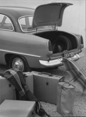 Ford 15 M (1955) - es passt viel in den Kofferraum der kompakten Limousine