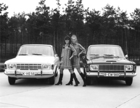 Ford 17M (1967) - Vorstellung der neuen Taunus-Modelle, links 17M, rechts 20M, im Jahre 1967