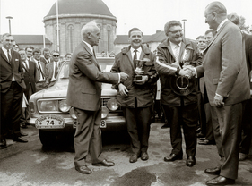 Ford 20 M RS 2.3 (1968) - Empfang durch Ford-Vorstand für die Tour d'Europe-Sieger im Ford