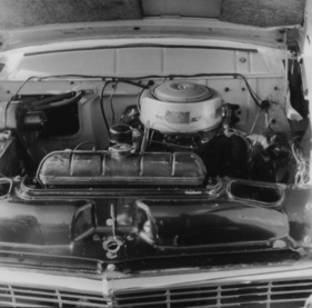 Ford 6 Cylinder (1956) - Blick in den Motorraum