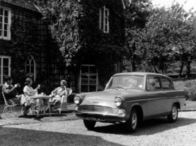 Ford Anglia De Luxe (1960) - stellt man sich gerne vor's Haus