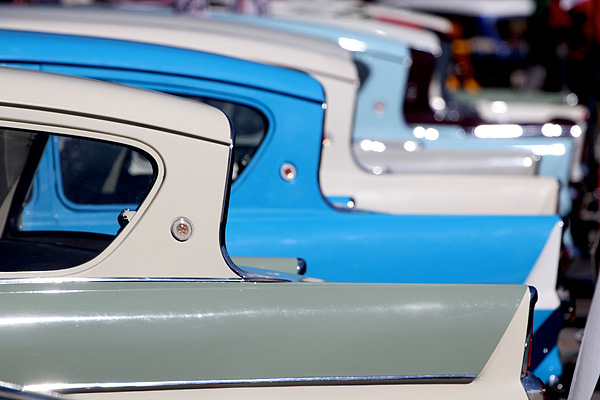 Ford Anglia am British Car Meeting 2011 in Mollis - farbenfrohe Anglia-Schar