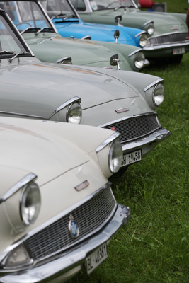 Ford Anglia - im Rudel - British Car Meeting Mollis 2017