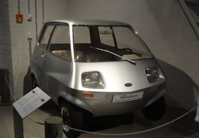 Ford "Berliner" (1968) - die einzige Änderung seit der Präsentation - die Buchstaben sind durch das Ford-Logo ersetzt worden