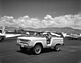 Ford Bronco (1966) - Der Bronco auf einem Flugplatz mit heruntergeklappter Frontscheibe (© Ford Archiv / Werk, 1966) Ford Bronco (1966) - Der Bronco auf einem Flugplatz mit heruntergeklappter Frontscheibe (© Ford Archiv / Werk, 1966)