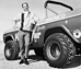 Ford Bronco (1968) - Parnelli Jones neben dem Bronco, mit dem er die Baja 1000 gewann (© Ford Archiv / Werk, 1968) Ford Bronco (1968) - Parnelli Jones neben dem Bronco, mit dem er die Baja 1000 gewann (© Ford Archiv / Werk, 1968)