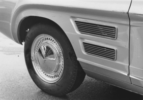 Ford Capri 1600 GT XL (1969) - Hinterrad der luxoriöseren Ausführung, nicht funktionaler Lufteinlass