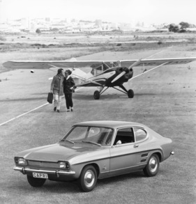 Ford Capri (1969) - diese Werbeillustration schafft die Verbindung mit Erfolg und Flugtechnik