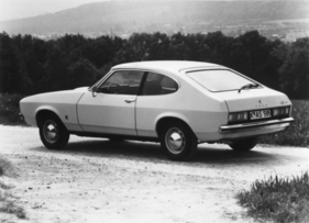Ford Capri (1976) - Seitenansicht des Capri II, bereits mit Heckklappe und ohne Ziergitter vor den Hinterrädern
