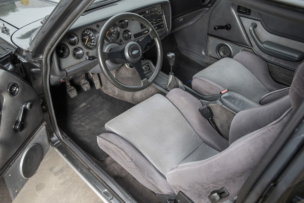 Ford Capri 2.8 Injection (1982) - die ersten 2.8 Injection hatten noch ein Karomuster, später gab's ein dezenteres Muster