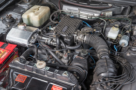 Ford Capri 2.8 Injection (1982) - ein ästhetisches Meisterwerk ist der Sechszylindermotor mit Einspritzung nicht