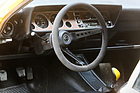 Das stark geschüsselte Lenkrad vermittelt Rennsport-Atmosphäre. Nachteil: um den Blinker zu setzten müssten die Finger jetzt zehn Zentimeter länger sein.