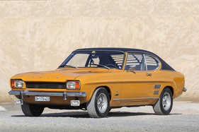 Ein Ford Capri 2000 GT XLR von 1971 in der Originalfarbe "Maisgelb". Ohne Mehrpreis war für den XLR auch eine "Rallye-Lackierung" mit schwarzer Motorhaube erhältlich.