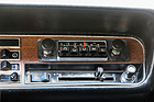 Luxus der frühen Siebziger: Radio mit UKW-Empfang und Holz vom Plastikbaum.