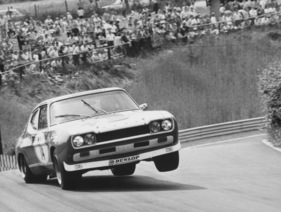 Ford Capri RS (1972) - Hans-Joachim Stuck feiert im Capri mit 10 Laufsiegen den Titelgewinn in der DRM