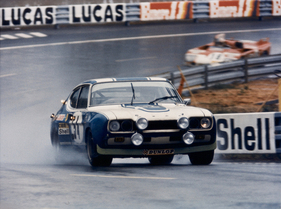 Gerry Birrell und Claude Bourgoignie im Capri RS 2600 bei den 24 Stunden von Le Mans 1972. Hinter ihnen der Alfa Romeo 33 TT 3 von Nino Vaccarella und Andrea de Adamich.