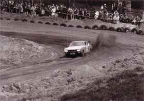 Ford Capri RS 2600 (1970) - Jochi Kleint am Steuer von HH-RD-119 im Dreck beim Auto-Cross auf dem Estering bei Buxtehude 1971