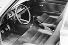 Ford Capri RS 2600 (1971) – Interieur mit Cordsitzen und stark geschüsseltem Lenkrad