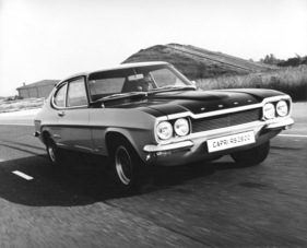 Ford Capri RS 2600 (1972) - die Motorhaube des RS 2600 war zur Verringerung von Blendeffekten mattschwarz lackiert