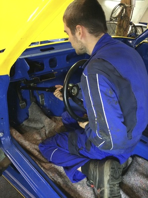 Ford Capri RS 2600 - Restaurierung - Montieren der Lenksäule