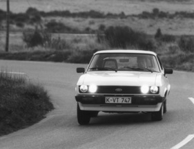 Ford Capri S (1979) - Capri III beim flotten Kurvenfahren