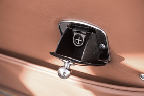 Ford Comète (1952) - Aschenbecher offen