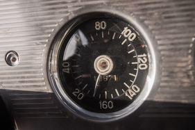 Ford Comète (1952) - Tacho bis 160 km/h, etwa 135 km/h waren aber kaum möglich