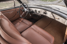 Ford Comète (1952) - breite Sitze vorne, geschaltet wurde am Lenkrad