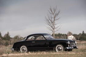 Ford Comète (1952) - wenig Ornamente, tiefe Gürtellinie, grosse Fensterflächen - das war 1951 sehr innovativ