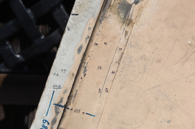 Ford Comète (1953) - Massangaben auf der alten Haube für die Neuanfertigung