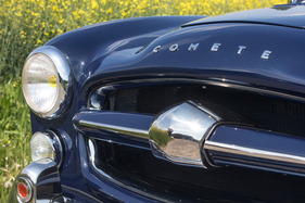 Ford Comète (1953) - Typenschriftzug auf der Motorhaube