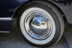 Ford Comète (1953) - im Raddeckel spiegelt sich der Ford Vedette von 1954