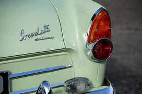 Ford Consul 375 de Luxe (1961) – modernisiertes Heck mit einer Ahnung von Flosse