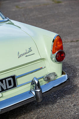 Ford Consul 375 de Luxe (1961) – modernisiertes Heck mit einer Ahnung von Flosse